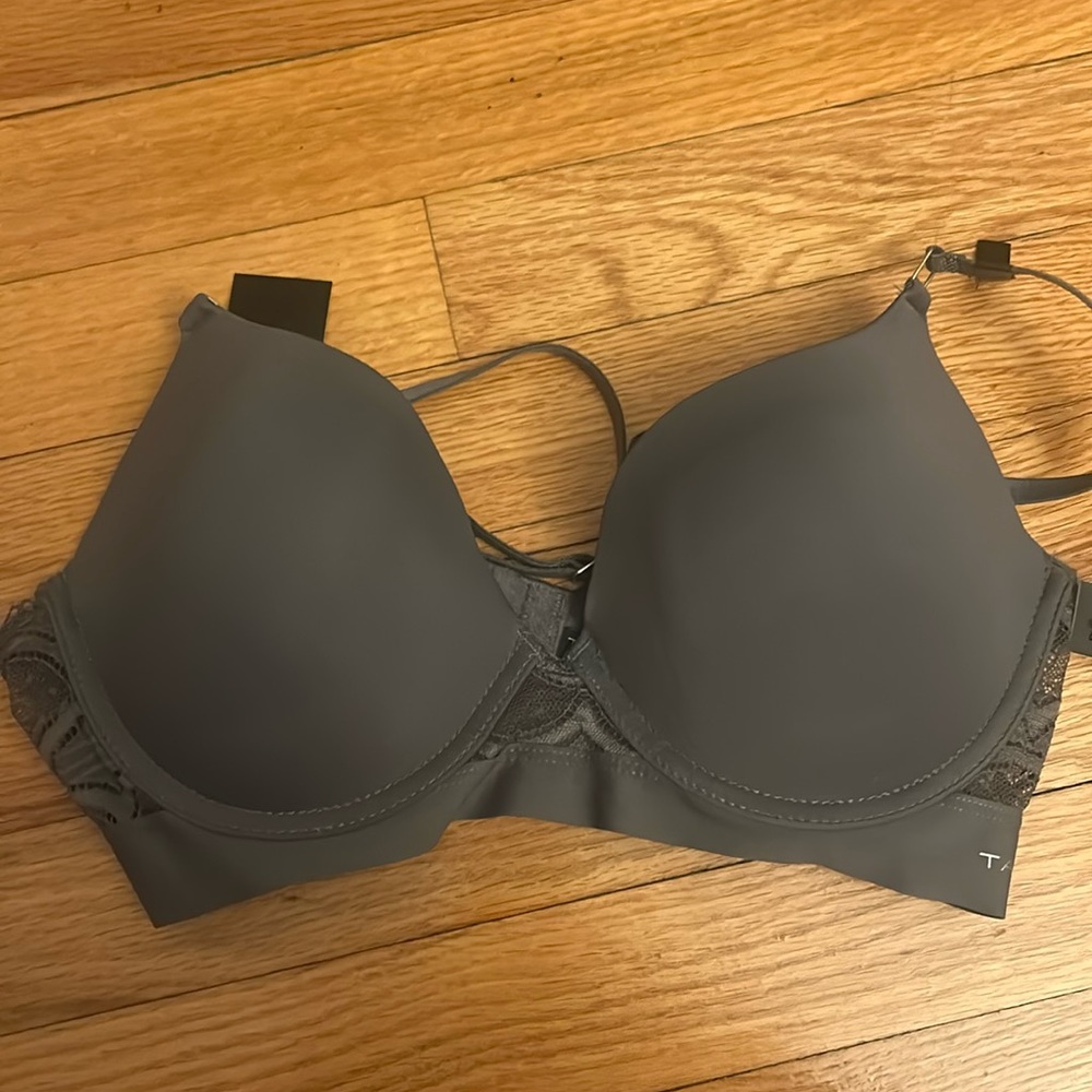 Tahari Bra
